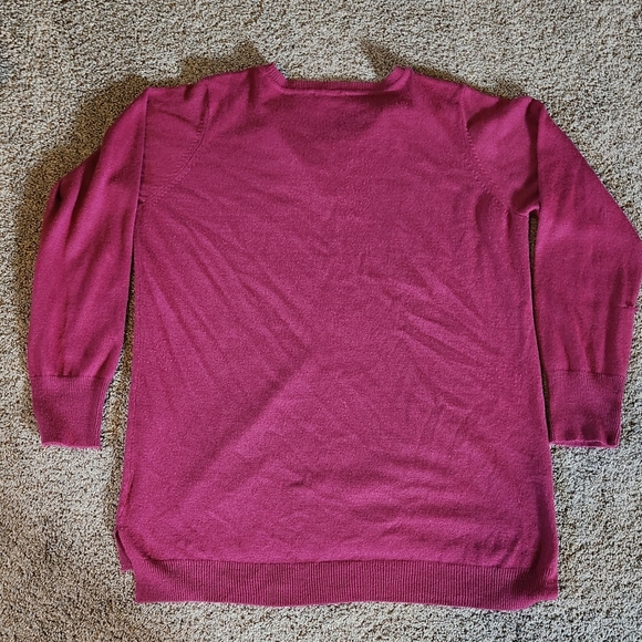 4/$20 Sweater. Size large. 4/$25 - Picture 3 of 5